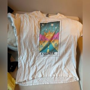 White graphic t shirt